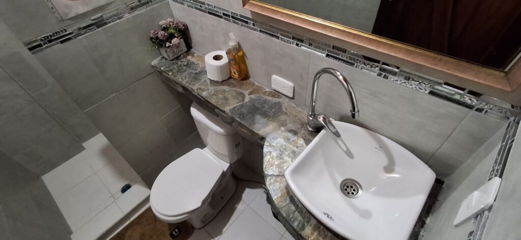 bathroom-accommodation-machachi