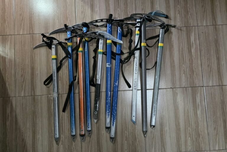 Ice axes and mountaineering equipment available for rent in Machachi